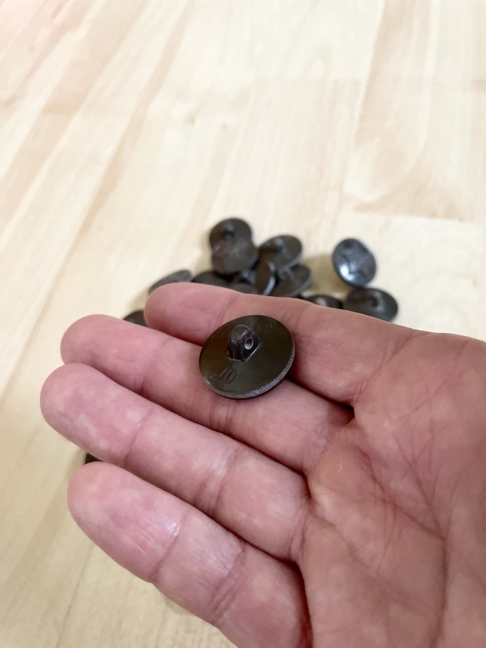 Neuvostoarmeijan muovinappi, 22 mm, 5 kpl, ylijäämä