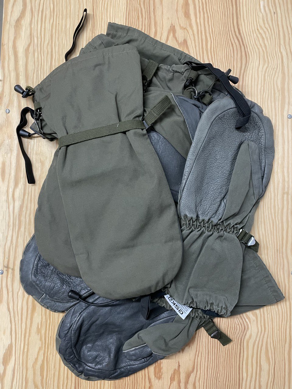 Itävallan armeijan Gore-Tex rukkaset, ylijäämä