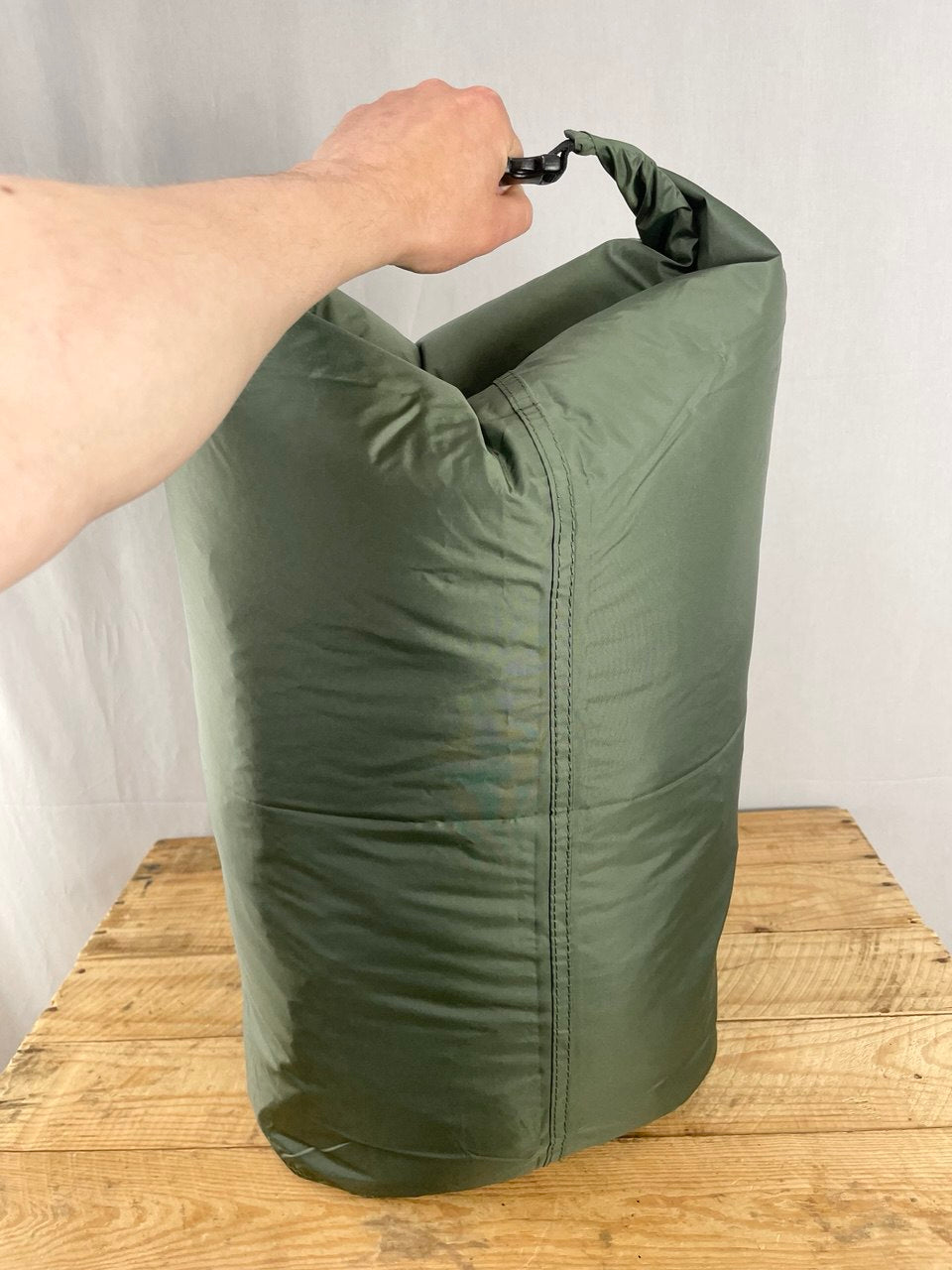 Brittiarmeijan kuivapussi, 22 l, vihreä, ylijäämä