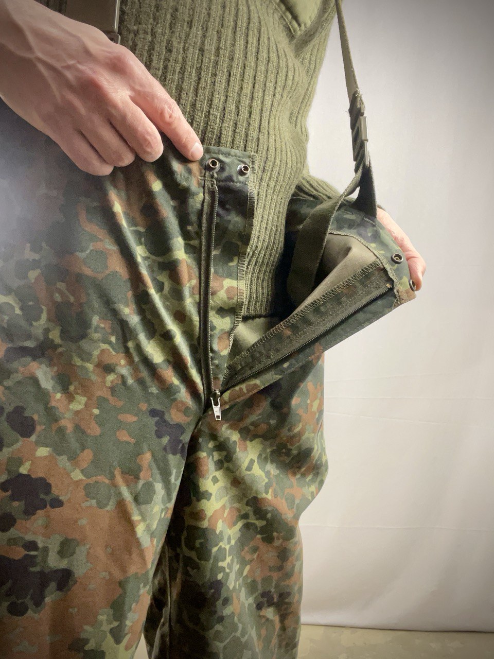 Bundeswehrin Gore-Tex kalvohousut, Flecktarn, ylijäämä