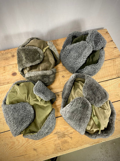 Tsekkiarmeijan M85 karvalakki, ylijäämä