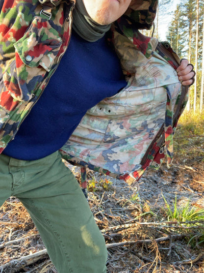 Sveitsin armeijan M70 kenttätakki päivärepulla, Alpenflage, ylijäämä