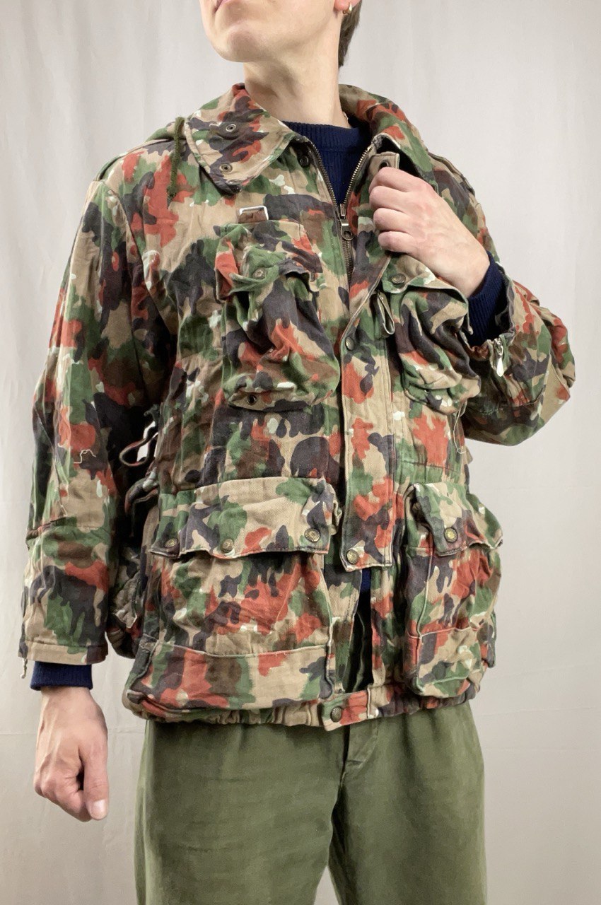 Sveitsin armeijan M70 kenttätakki päivärepulla, Alpenflage, ylijäämä