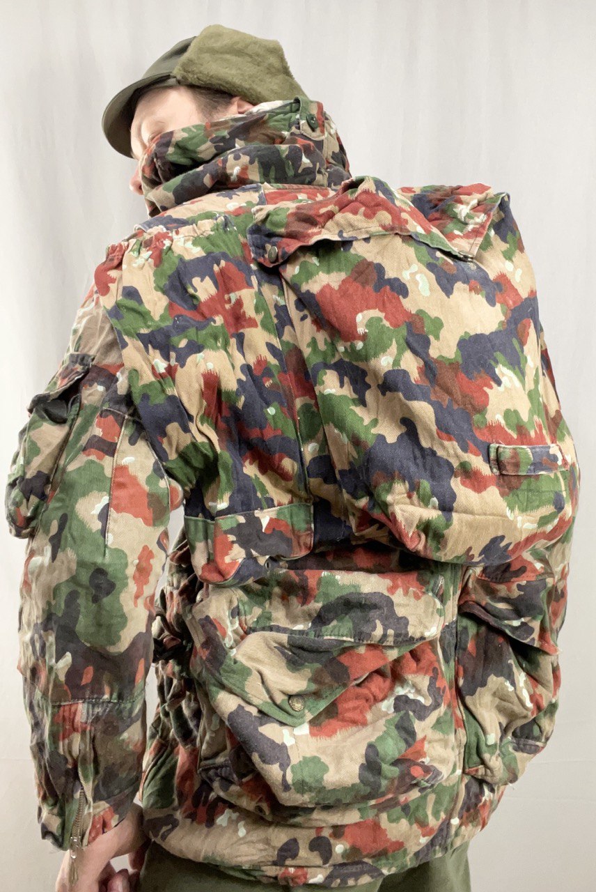 Sveitsin armeijan M70 kenttätakki päivärepulla, Alpenflage, ylijäämä