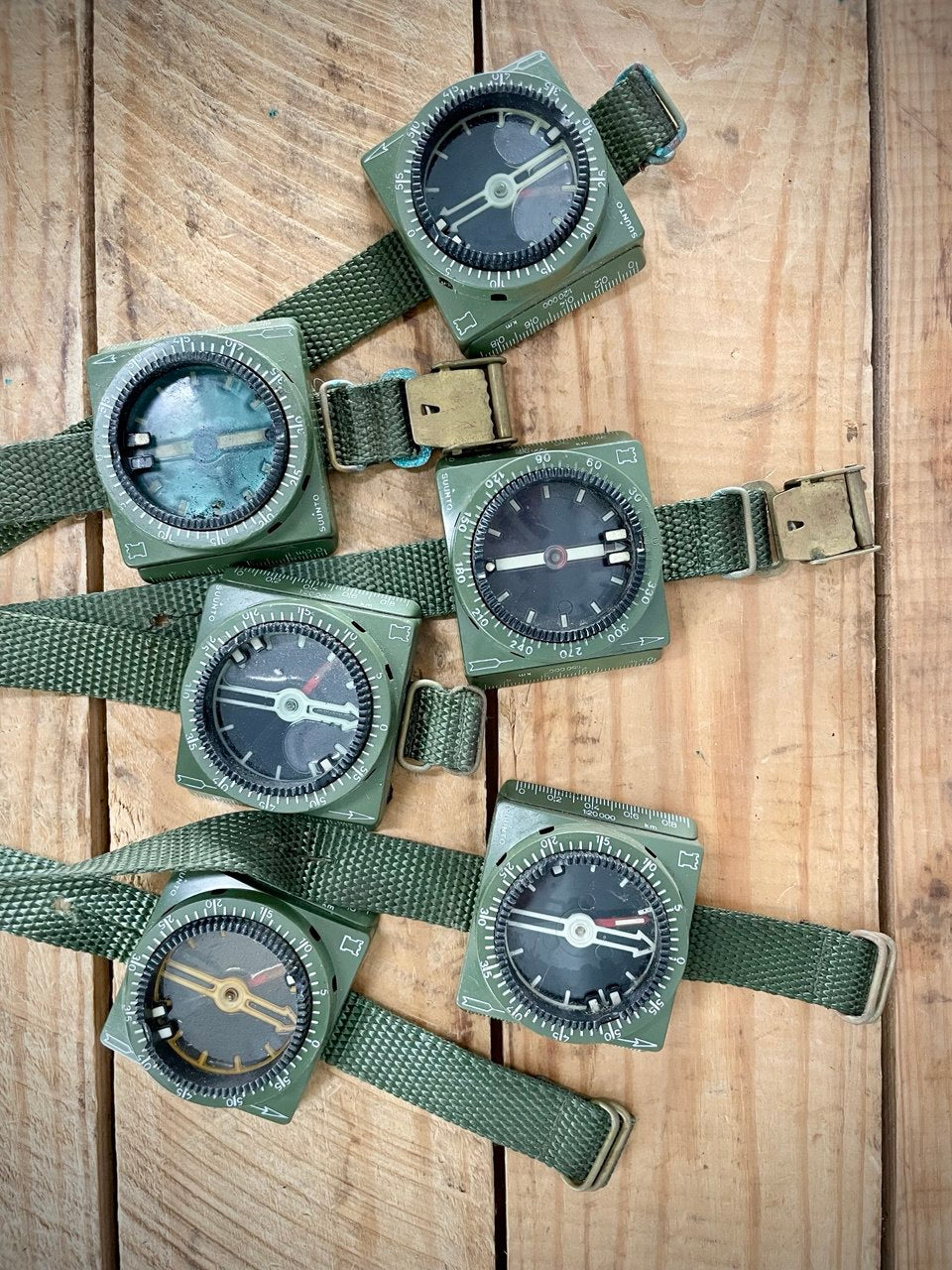 Suomen armeijan M89/60 marssikompassi, ylijäämä