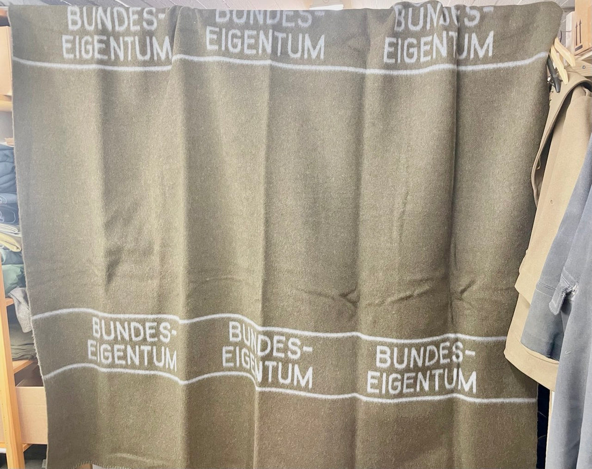 Bundeswehrin villahuopa, 210 x 200 cm, paksu, uudenveroinen