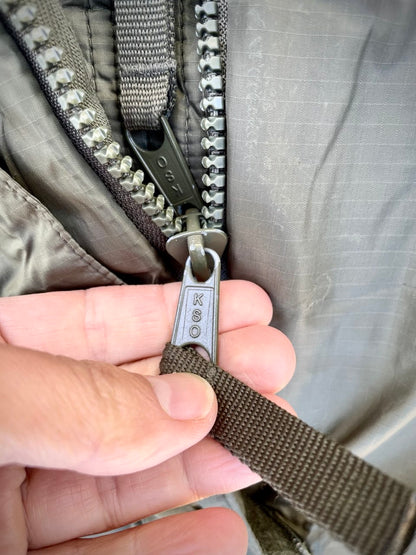 Hollannin armeijan modulaarinen kolmen vuodenajan makuupussi, "Defence 4", ylijäämä