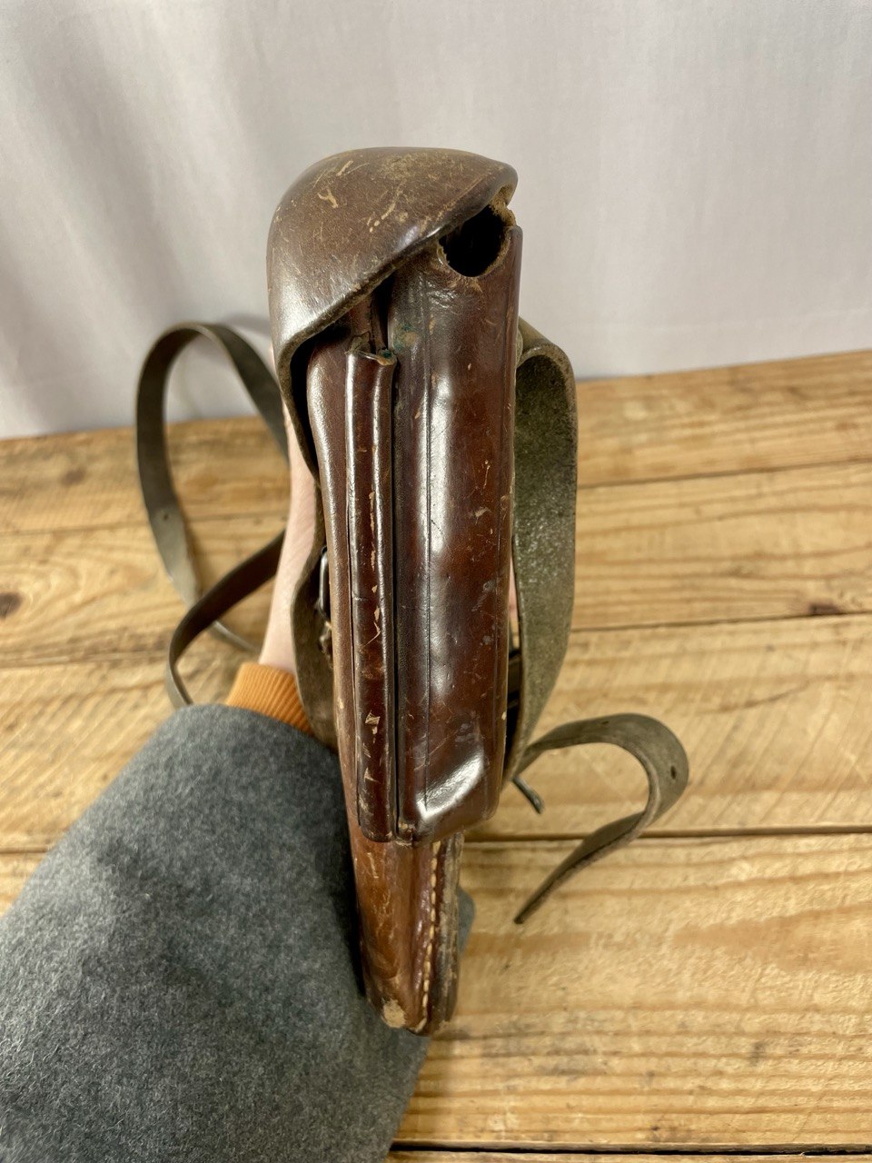 Saksan armeijan P08 pistoolikotelo olkahihnalla, ylijäämä